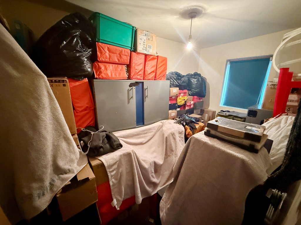 Lot: 99 - TOWN CENTRE PAIR OF FLATS - Maisonette - Bedroom two